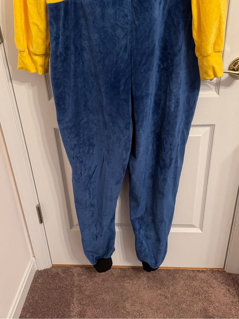Despicable Me Minions Kevin Adult Unisex Jumpsuit Costume with Hoodie - Picture 7 of 11